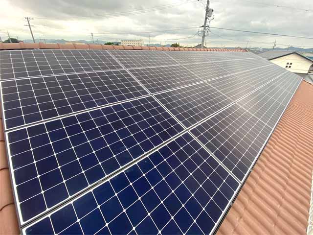 愛知県江南市の東芝製SPR-E20-250 ×28の太陽光発電施工写真