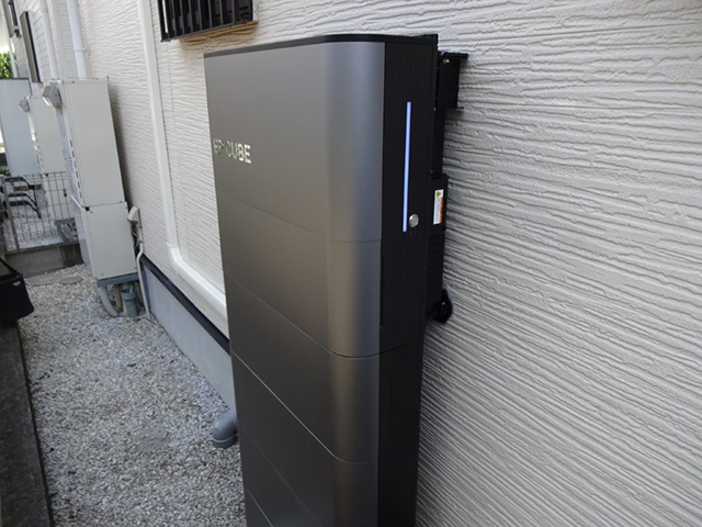 東京都小平市の カナディアンソーラー製B1-3G ×4の蓄電池施工写真