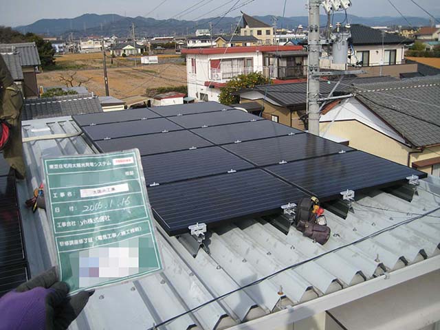 静岡県浜松市の東芝製LPV-200E-BLK-J×56枚の太陽光発電施工写真