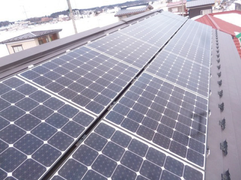 青森県上北郡のカナディアン・ソーラー製MOD-CS6A-215MM×14枚の太陽光発電施工写真