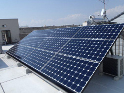 大阪府大阪市の東芝製SPR-210N-WHT-J×45枚の太陽光発電施工写真