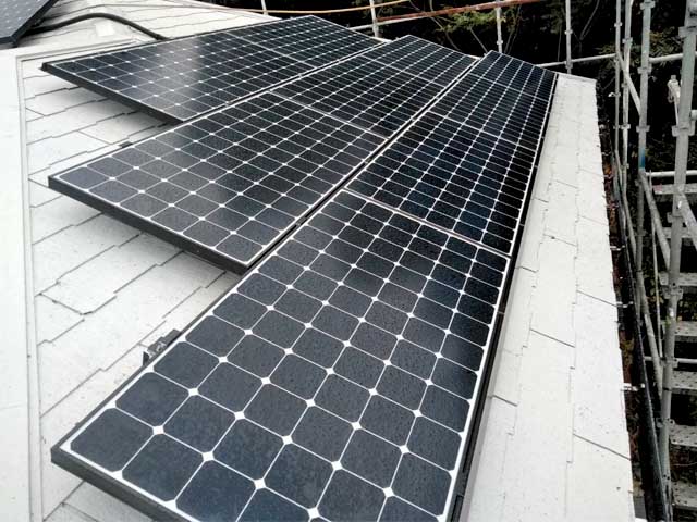 鹿児島県霧島市の東芝 製SPR-250NE-WHT-J×22枚の太陽光発電施工写真