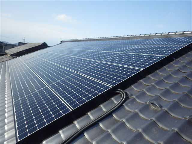 福井県小浜市の東芝製SPR-250NE-WHT-J ×42枚の太陽光発電施工写真