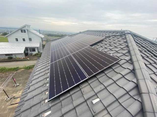 富山県滑川市のカナディアンソーラー製MOD-CS1H-335MS×21枚の太陽光発電施工写真