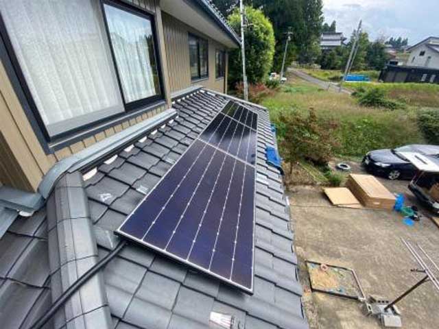 富山県滑川市のカナディアンソーラー製MOD-CS1H-335MS×21枚の太陽光発電施工写真3
