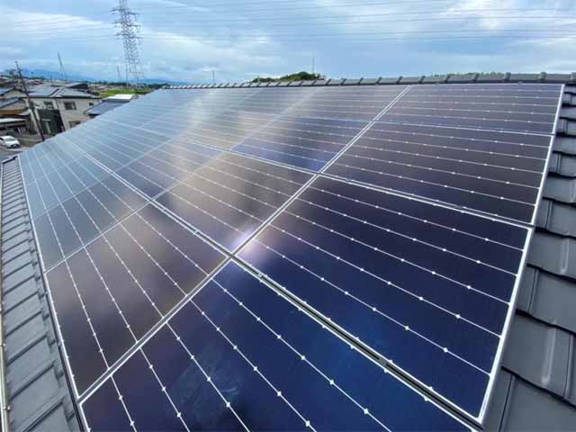 三重県四日市市のカナディアン・ソーラー製MOD-CS1H-335MS ×12、CS1HA-270MS ×12の太陽光発電施工写真