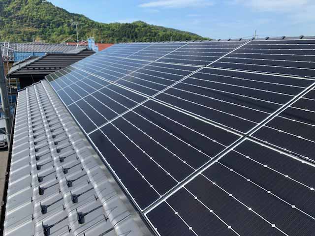 滋賀県近江八幡市のカナディアン・ソーラー製MOD-CS1H-335MS ×15、CS1HA-270MS ×3の太陽光発電施工写真