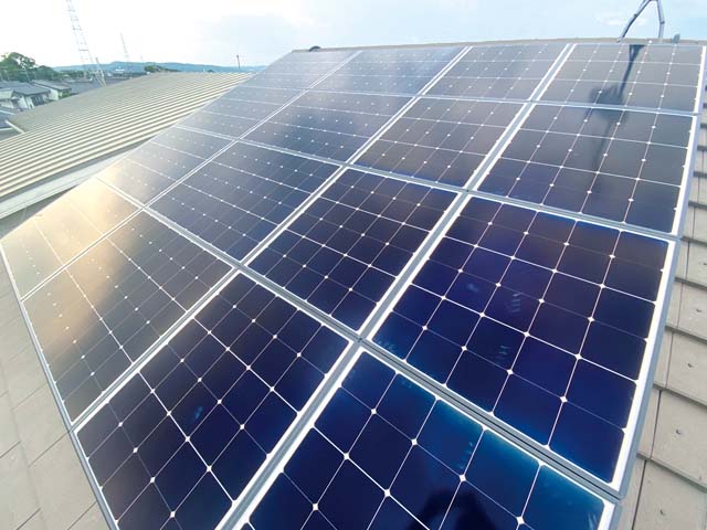 奈良県北葛城郡のシャープ製NQ-256AF×14枚 NQ-159AG×11枚の太陽光発電施工写真