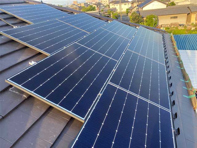 愛知県あま市のカナディアンソーラー製MOD-CS1H-335MS×22枚の太陽光発電施工写真