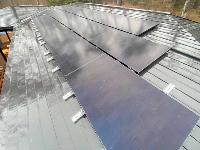 長野県北佐久郡のサンパワー製SPR-P3-325-BLK ×24の太陽光発電施工写真