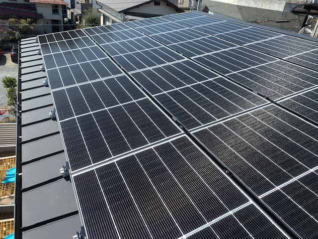 大阪府高槻市のQセルズ 製Q.PEAK DUO-G9 355 ×16の太陽光発電施工写真
