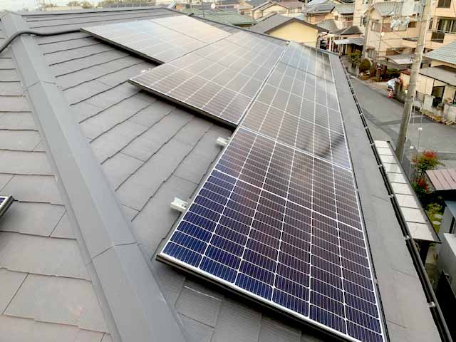 滋賀県草津市のカナディアンソーラー製CS3L-375MS ×10、CS3LB-250MS ×12の太陽光発電施工写真