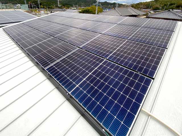 三重県鳥羽市のカナディアンソーラー製CS3L-375MS ×4 CS3LA-300MS ×16の太陽光発電施工写真