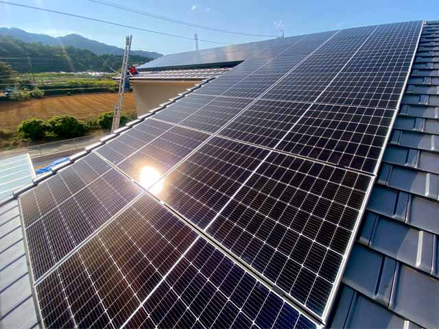 三重県松阪市のエクソル製XLM120-380L ×22の太陽光発電施工写真