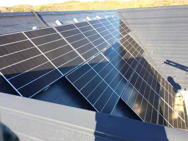 栃木県那須烏山市のカナディアンソーラー製Q.PEAK DUO-G9 355 ×11の太陽光発電施工写真