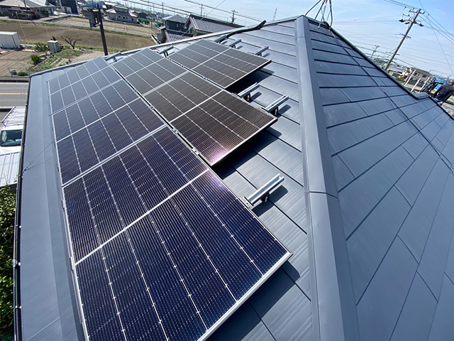 愛知県安城市のＱセルズ製Q.PEAK DUO M-G11 400 ×9、Q.PEAK DUO S-G11 265 ×3の太陽光発電施工写真