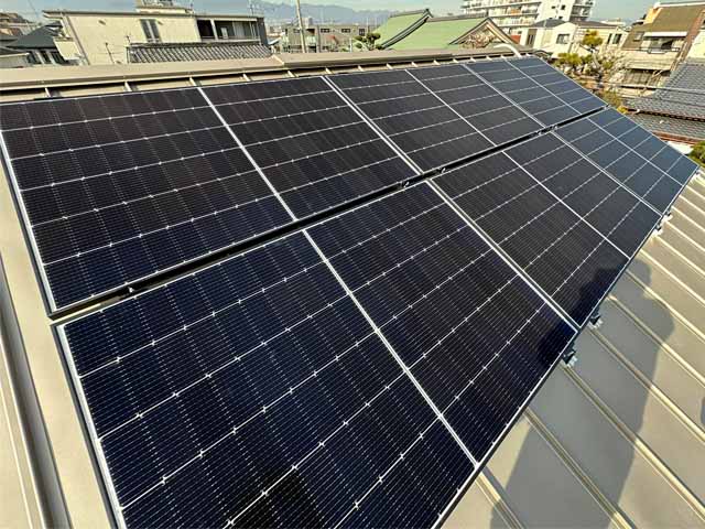 兵庫県西宮市のＱセルズ製Q.PEAK DUO M-G11 400 ×17の太陽光発電施工写真