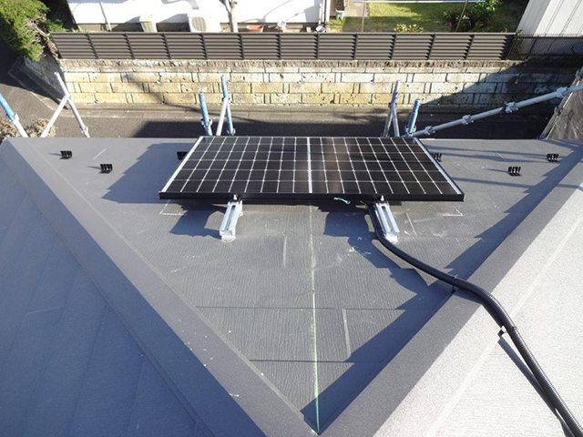 神奈川県鎌倉市の長州産業製CS-340B81 ×12、CS-223B81 ×3の太陽光発電施工写真4