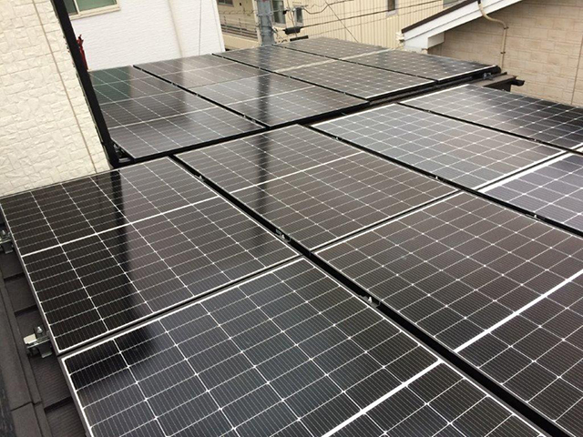 神奈川県川崎市のＱセルズ製Q.PEAK DUO M-G11S 415 ×8の太陽光発電施工写真