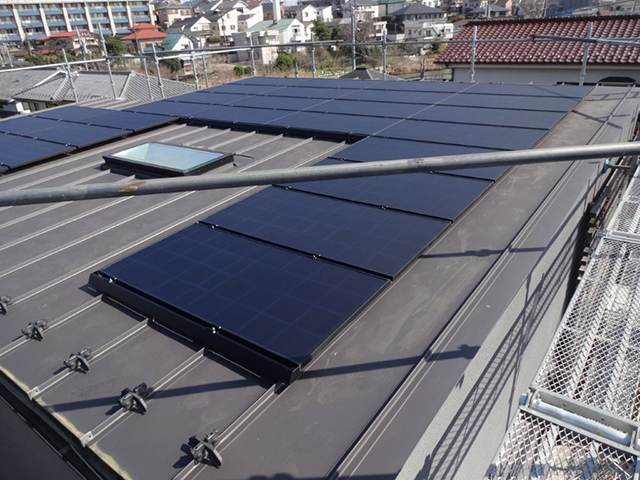 東京都大田区のハンファジャパン製Re.RISE-NBC AG270 ×28の太陽光発電施工写真