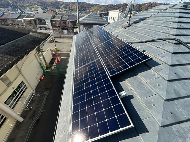 京都府京都市の東芝製SPR-X21-265 ×15、SPR-X22-360 ×3の太陽光発電施工写真3