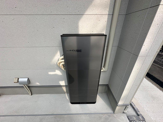 大阪府八尾市の カナディアンソーラー製B1-3G ×4の蓄電池施工写真