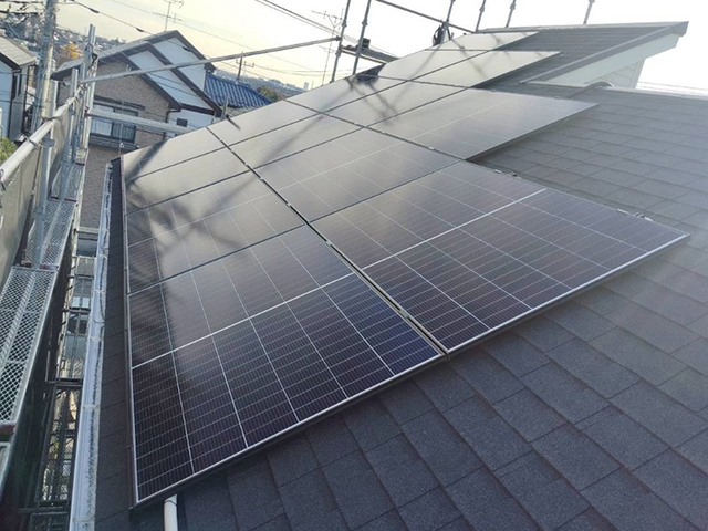 東京都町田市のカナディアンソーラー製CS6.2-48TM-455 ×10、CS6.2-36TM-340 ×5、CS6.2-32TM-300 ×3の太陽光発電施工写真