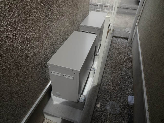 東京都あきる野市の 長府工産製ES-CSMC、ES-CSXCの蓄電池施工写真