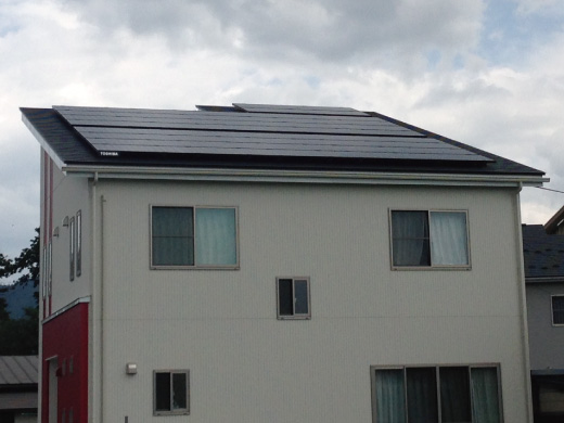福島県会津若松市の東芝製SPR-250NE-WHT-J×44枚の太陽光発電施工写真