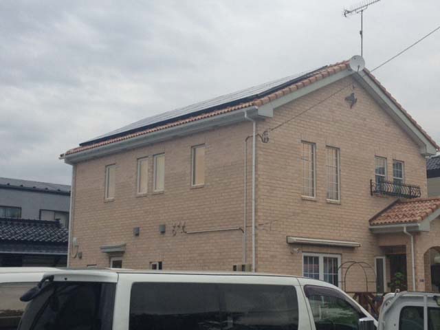 秋田県秋田市の東芝製SPR-250NE-WHT-J×24枚の太陽光発電施工写真