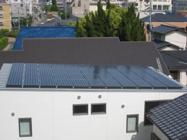 福岡県福岡市の東芝製SPR-250NE-WHT-J×44枚の太陽光発電施工写真