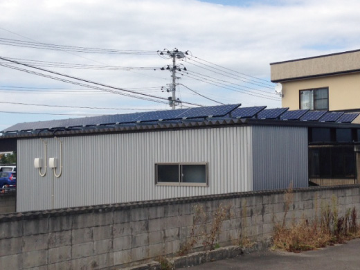 青森県弘前市の東芝製SPR-250NE-WHT-J×42枚の太陽光発電施工写真