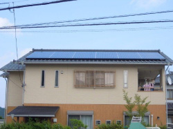 静岡県伊豆市の東芝製SPR-240NE-WHT-J×２4枚の太陽光発電施工写真