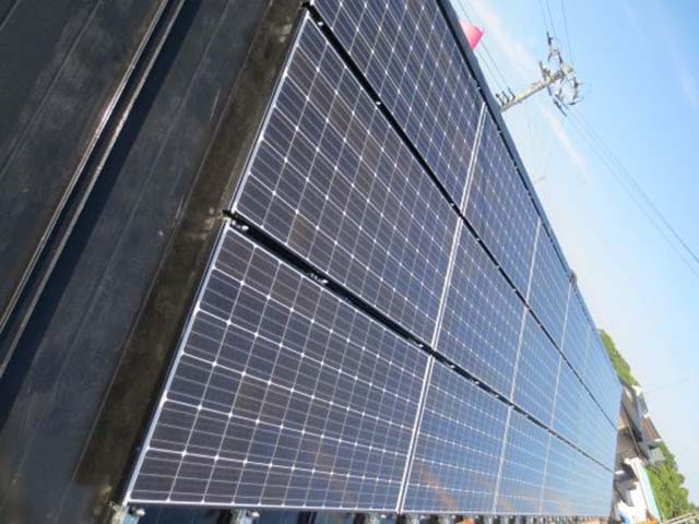青森県上北郡のパナソニック製VBHN245SJ33×21枚の太陽光発電施工写真