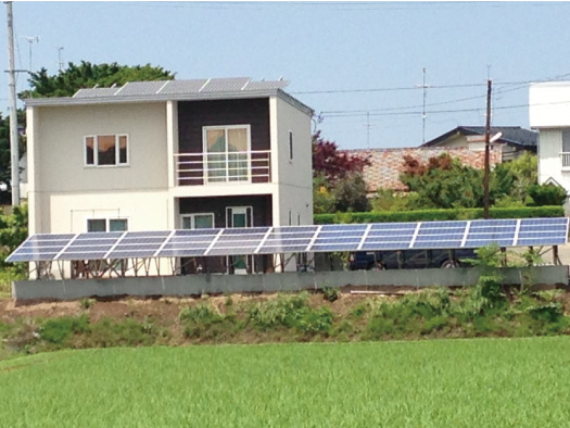 青森県上北郡のアップソーラー製UP-M240P×44枚の太陽光発電施工写真