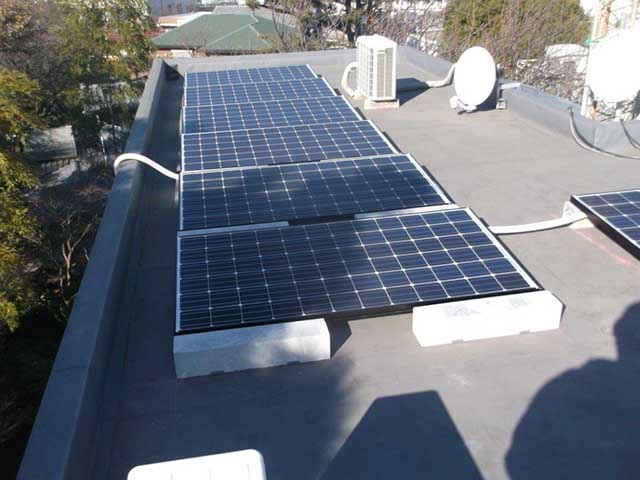 神奈川県川崎市のパナソニック製VBHN244SJ33×12枚の太陽光発電施工写真