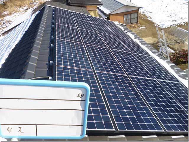 宮城県気仙沼市の東芝製SPR-250NE-WHT-J×40枚の太陽光発電施工写真