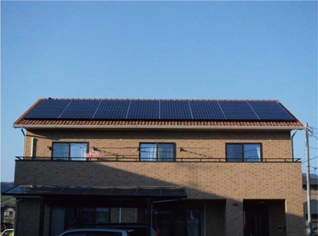 山梨県甲府市の東芝製SPR-250NE-WHT-J×40枚の太陽光発電施工写真