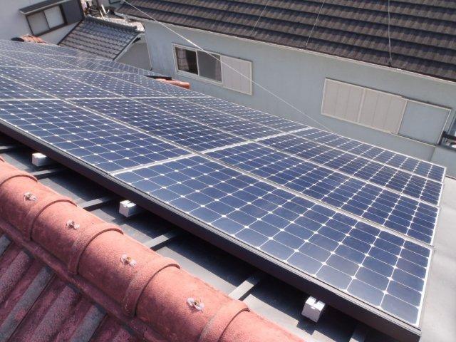 京都府綴喜群　の東芝製SPR-240NE-WHT-J×22枚の太陽光発電施工写真