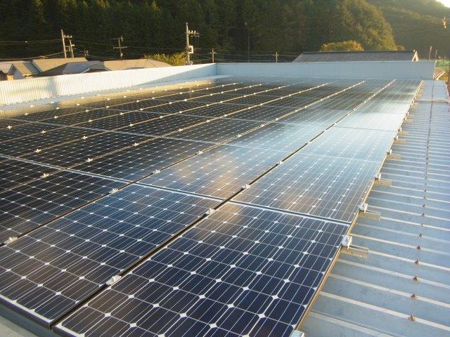 山梨県南都留郡のトリナソーラー製TSM-270DC050A×100枚の太陽光発電施工写真