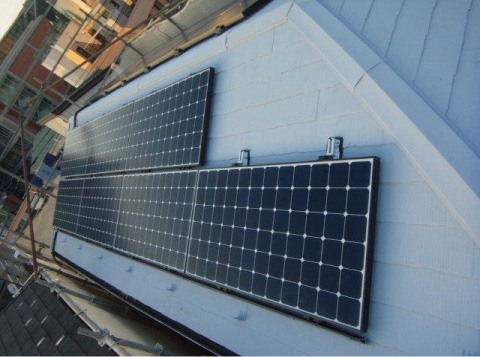 東京都港区の東芝製SPR-240NE-WHT-J×14枚の太陽光発電施工写真