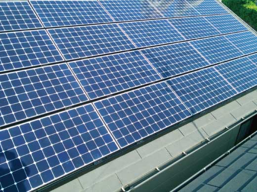 大阪府箕面市の東芝製SPR-250NE-WHT-J×40枚の太陽光発電施工写真