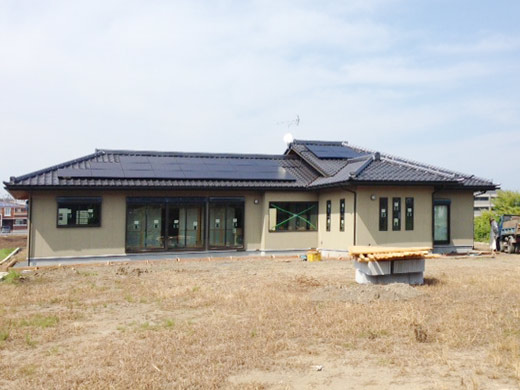 茨城県水戸市の東芝製LPv-200v-blk-j×32枚の太陽光発電施工写真