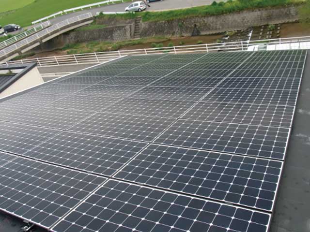 福岡県小郡市の東芝製SPR-250NE-WHT-J×40枚の太陽光発電施工写真