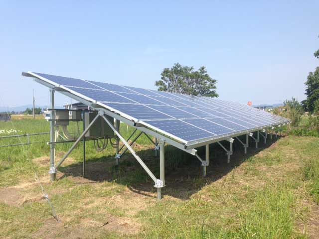 青森県つがる市　のカナディアン・ソーラー製CS6P-255P×48枚の太陽光発電施工写真
