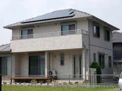 三重県津市の東芝製SPR-240NE-WHT-J×24枚の太陽光発電施工写真